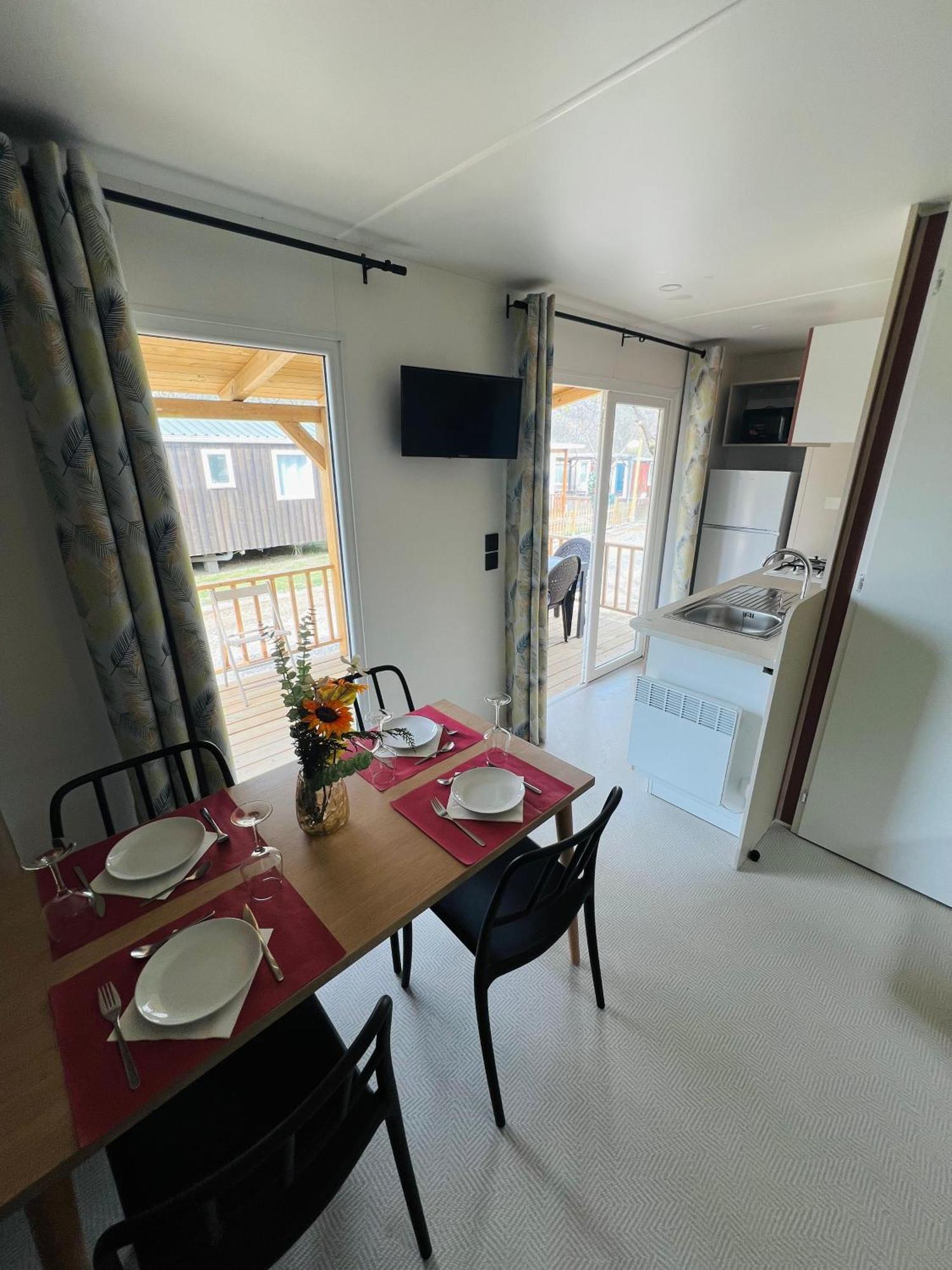 Camping Oliana 외부 사진